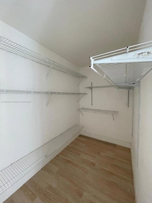 Walking Closet