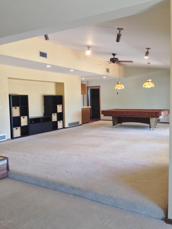 Family Rm - Pool Table Conveys