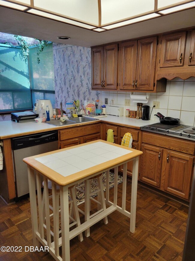 97 Shadow Creek kitchen 1