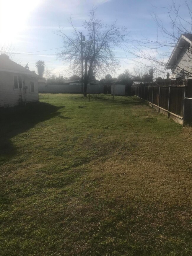 273 S Villa St, Porterville, CA 93257 - photo 5