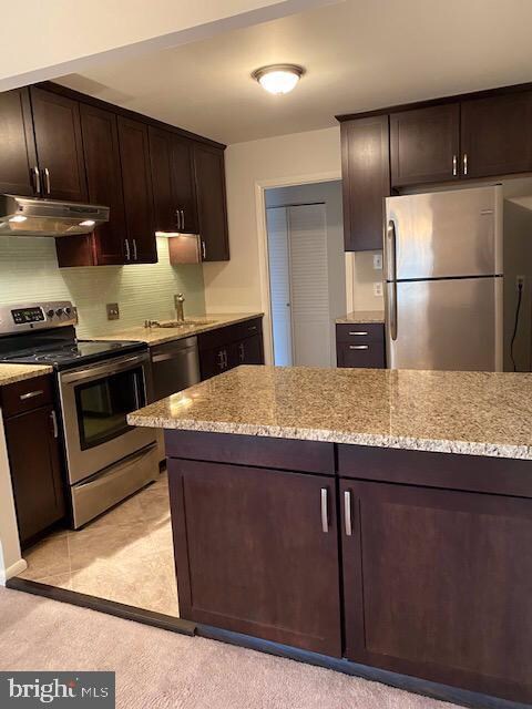 132 Roberts Ln unit 400, Alexandria, VA 22314 - photo 2