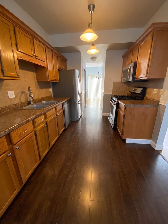 2203 Rossiter Pkwy, Plainfield, IL 60586 - photo 2