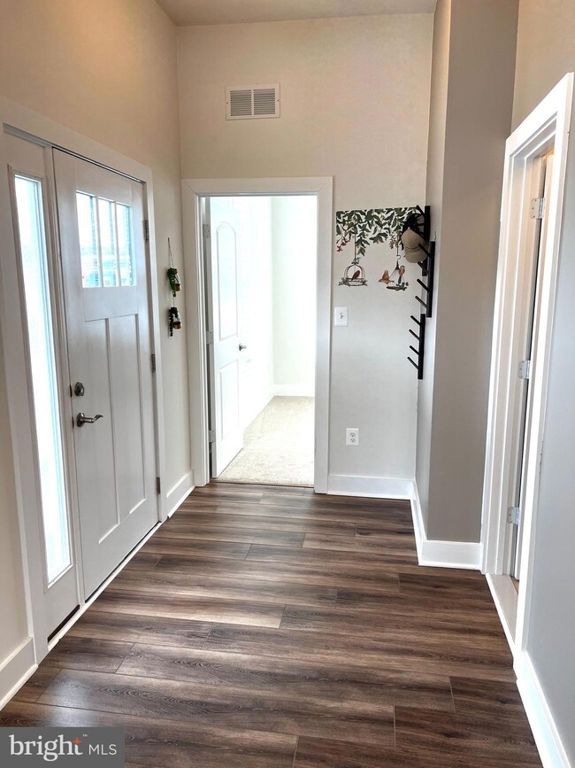 2873 Town View Cir, New Windsor, MD 21776 - photo 4