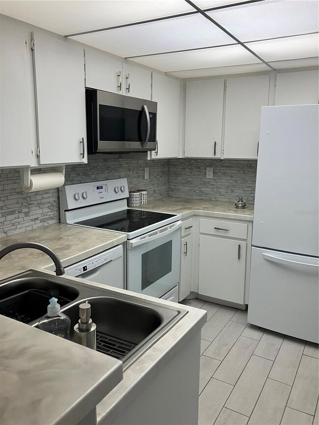 Wanamaker House unit 524, Port Charlotte, FL 33952 - photo 3