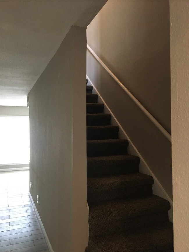 6200 W Tidwell Rd unit 806, Houston, TX 77092 - photo 4