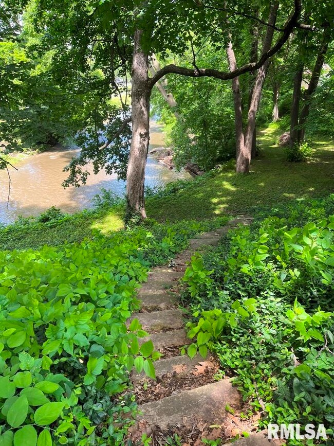 18 Oakbrook Place, Bettendorf, IA 52722 - photo 6