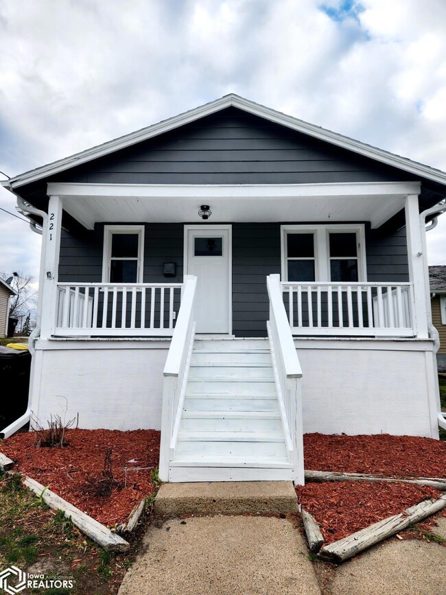 221 E Washington St, Osceola, IA 50213 - photo 2