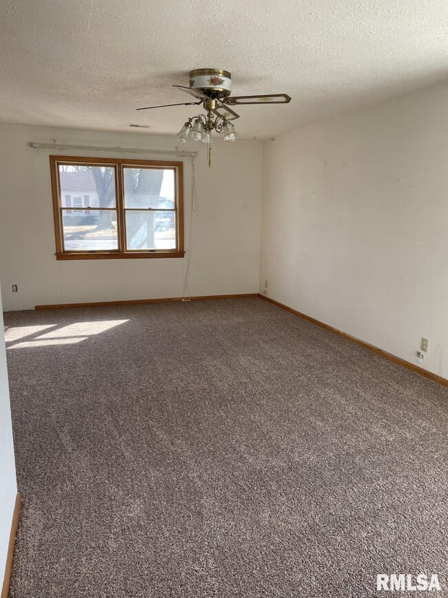 2502 W 67th St, Davenport, IA 52806 - photo 5