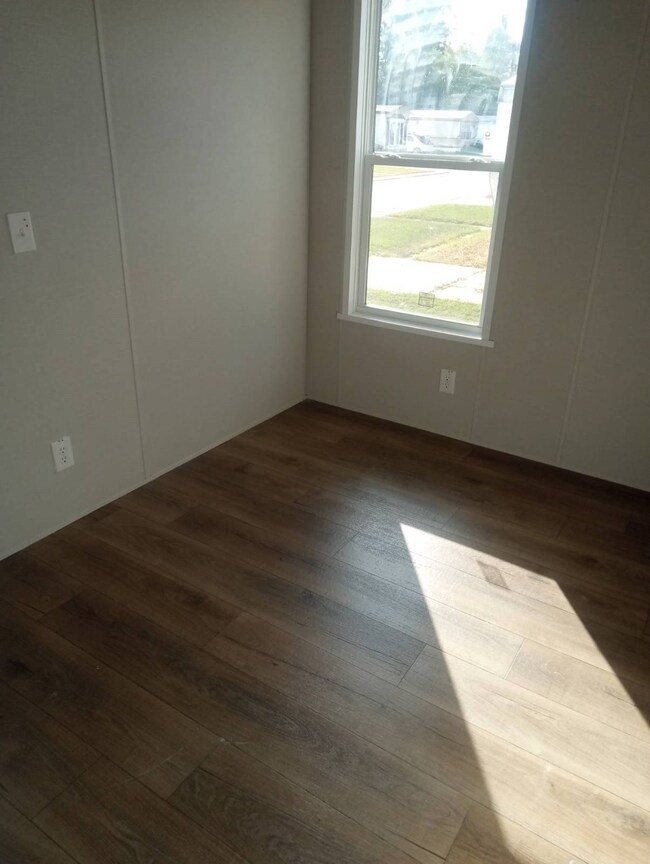 51005 Old Michigan Ave unit 76, van Buren Township, MI 48111 - photo 5