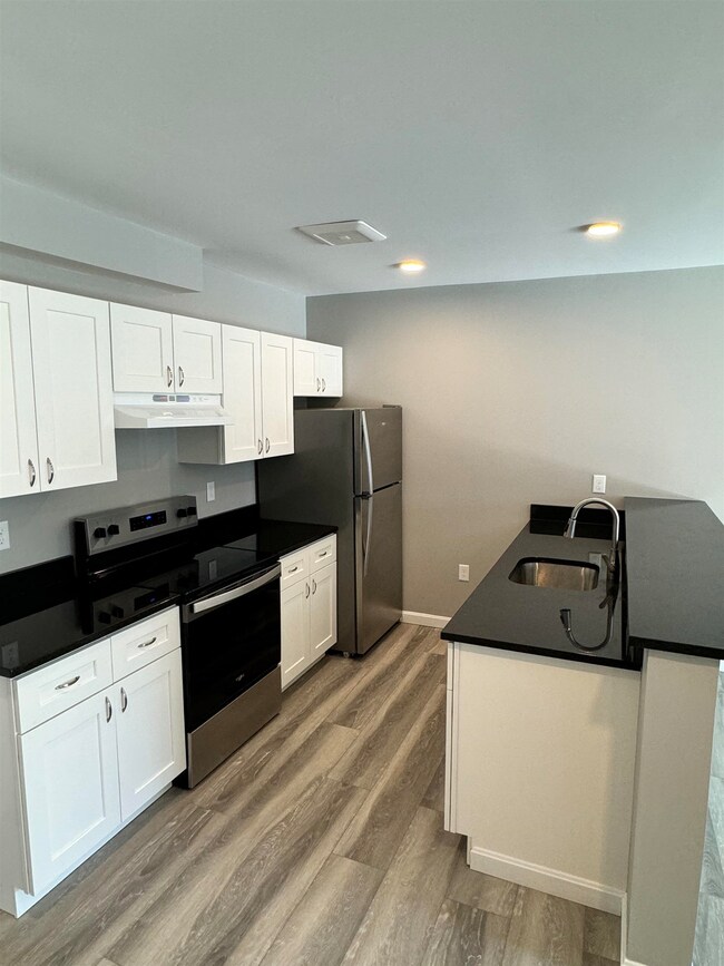 45 Monarch Way unit 205, Portsmouth, NH 03801 - photo 3