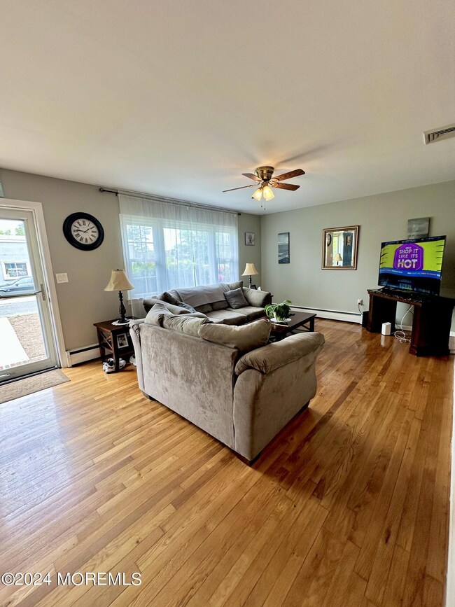 8 Poplar St, Port Monmouth, NJ 07758 - photo 5