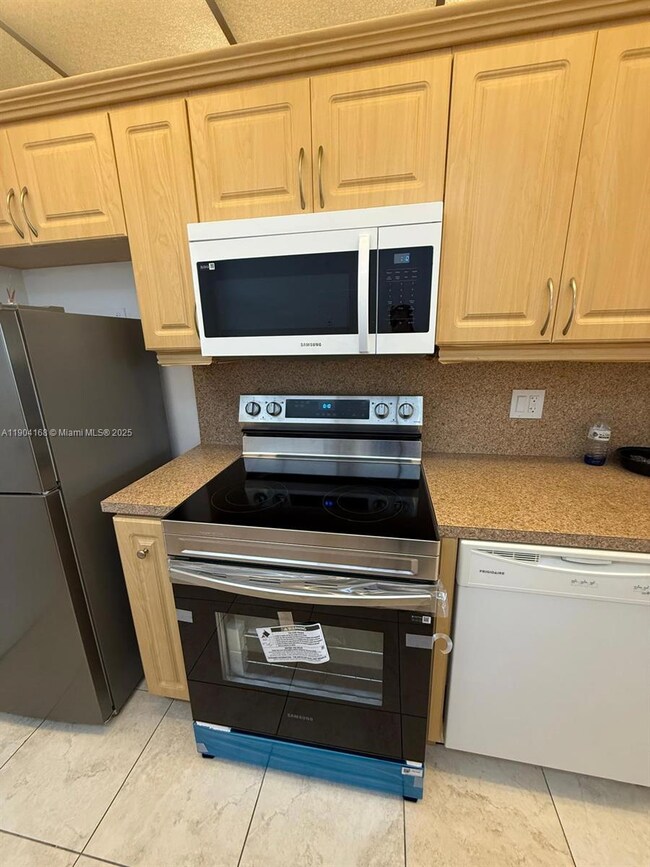 Eastern Shores White House unit 805, North Miami Beach, FL 33160 - photo 3