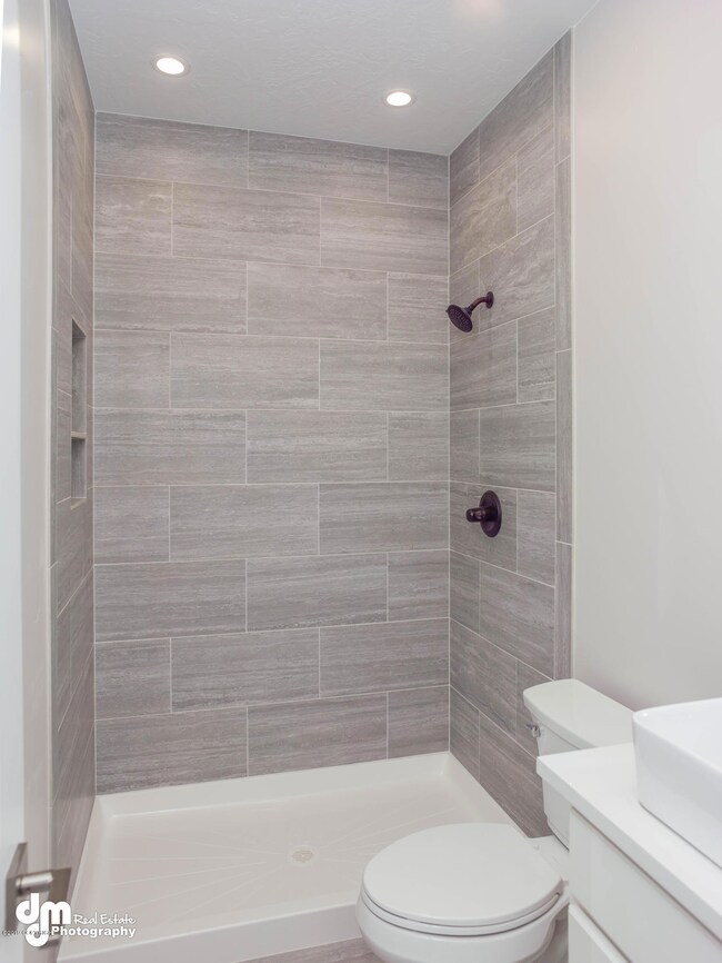 Bathroom 2 MADMEN_003101