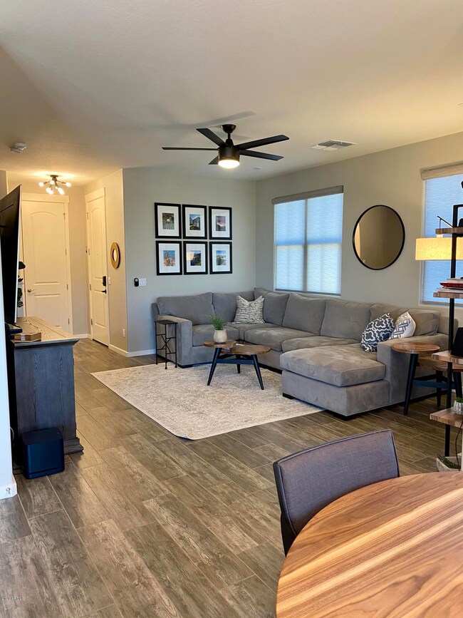 9828 LRoom
