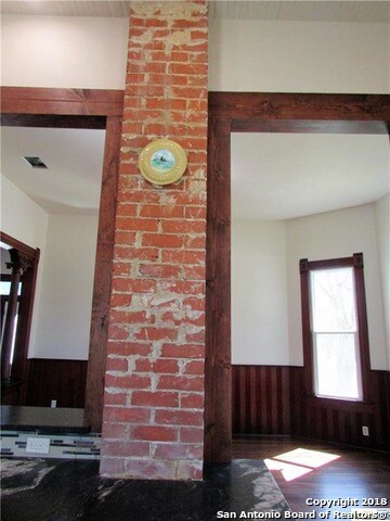 402 E Pine St, Seguin, TX 78155 - photo 5