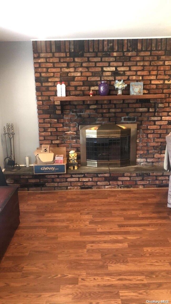 32 Cliff Ln, Levittown, NY 11756 - photo 5