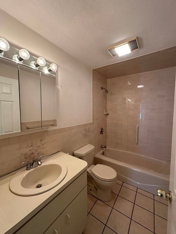 12 Greentree Ln unit 2, Revere, MA 02151 - photo 3