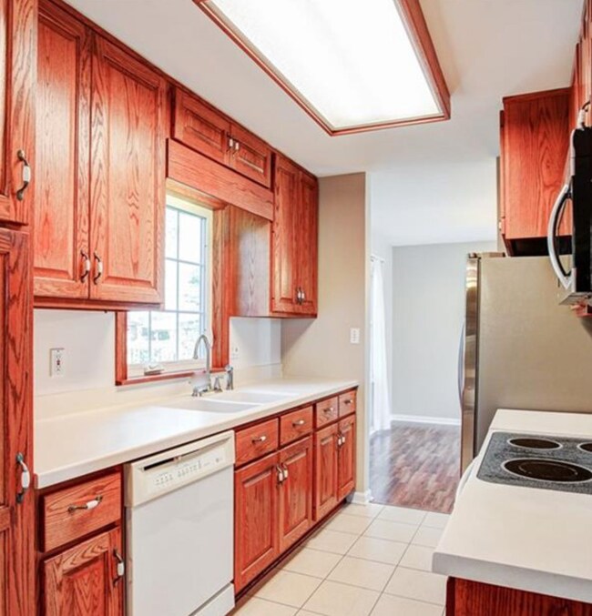 3302 Beech Dr, Columbus, IN 47203 - photo 4