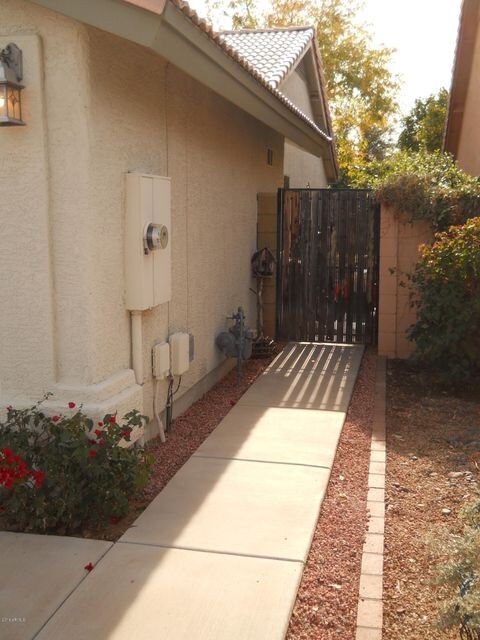 4513 E Grovers