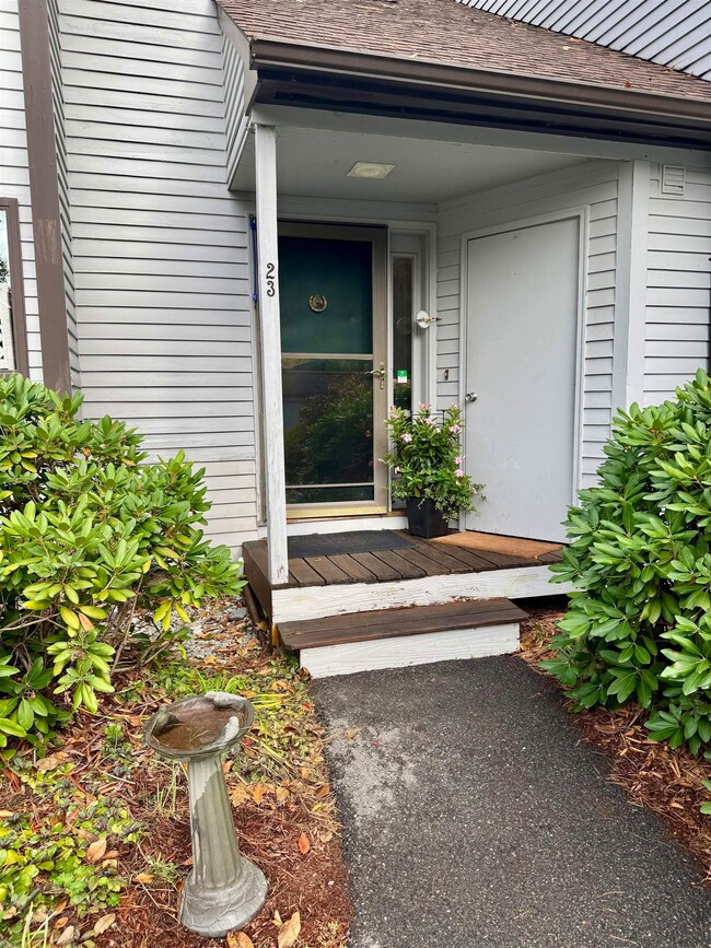 23 Pondview Dr, MerriMacK, NH 03054 - photo 3