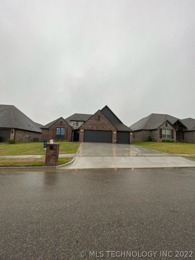 7608 E 81st Place N, Owasso, OK 74055 - photo 2