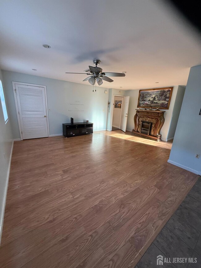 31 Beverly St unit 2nd f, Carteret, NJ 07008 - photo 6