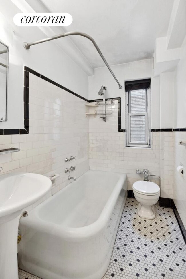 Sutton Place unit 16G, New York, NY 10022 - photo 6