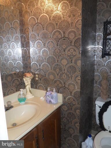 18605 Winding Creek Place, Germantown, MD 20874 - photo 4