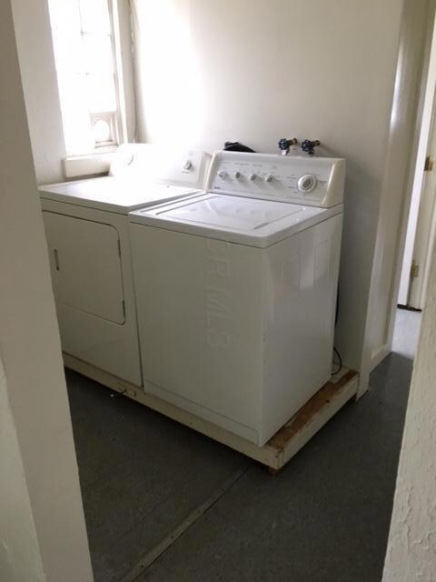 1044 Loretta - Laundry Area