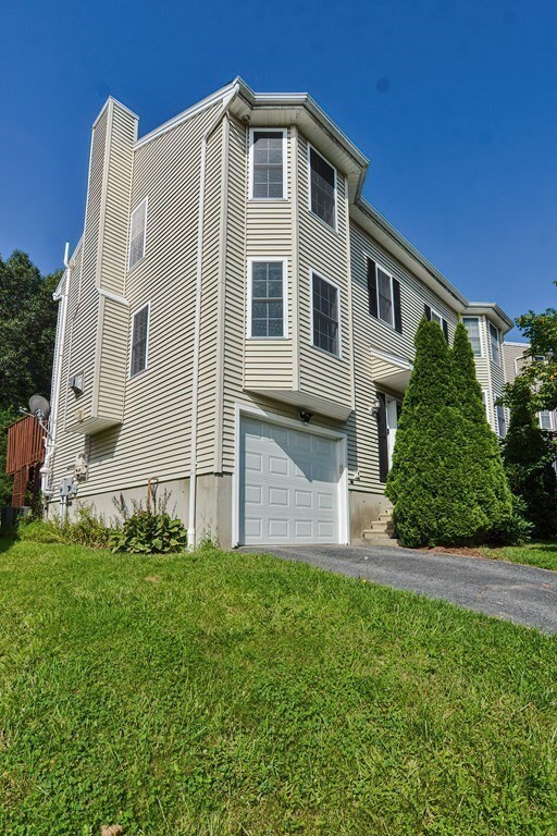 37 Nutmeg Dr, Worcester, MA 01603 - photo 2