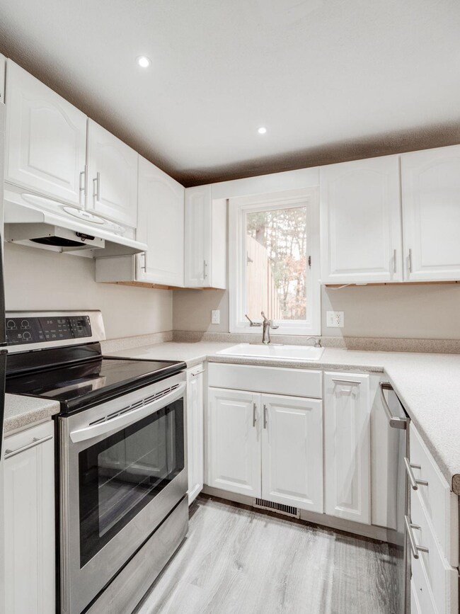 15 Profile Cir, Nashua, NH 03063 - photo 3