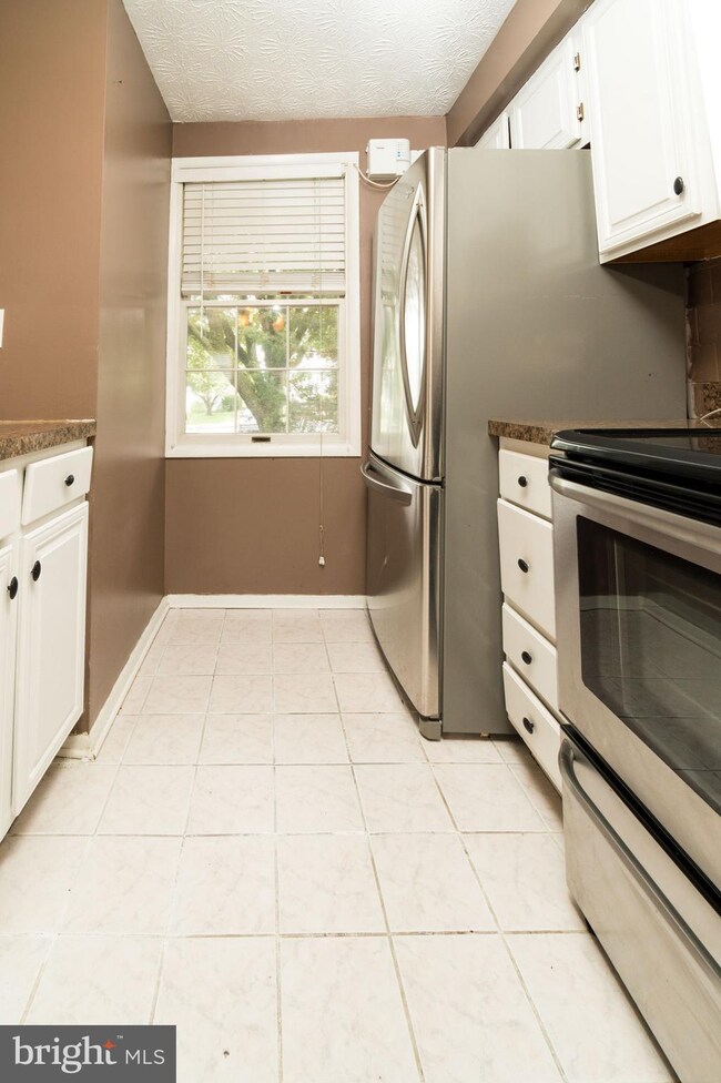 16 Stillwood Cir, Nottingham, MD 21236 - photo 5