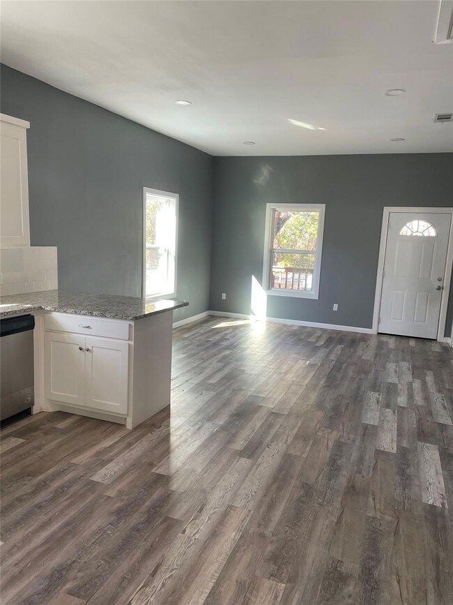 426 W Day St, Denison, TX 75020 - photo 4