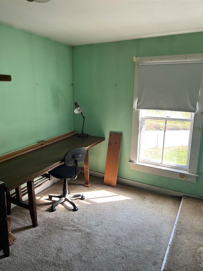 12 Central St unit Top Floor, Derry, NH 03038 - photo 6