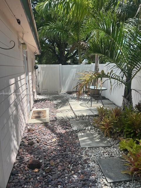 2016 NE 14th Ct unit A, Fort Lauderdale, FL 33304 - photo 2