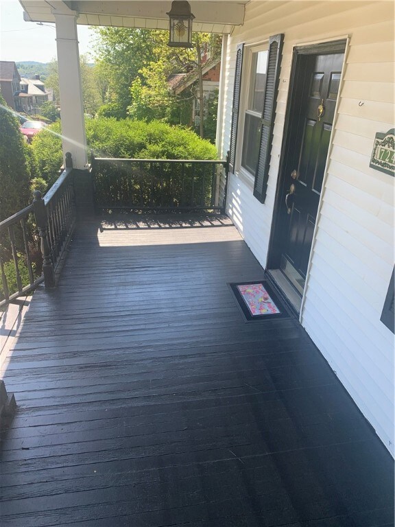 COVERED FRONT PORCH