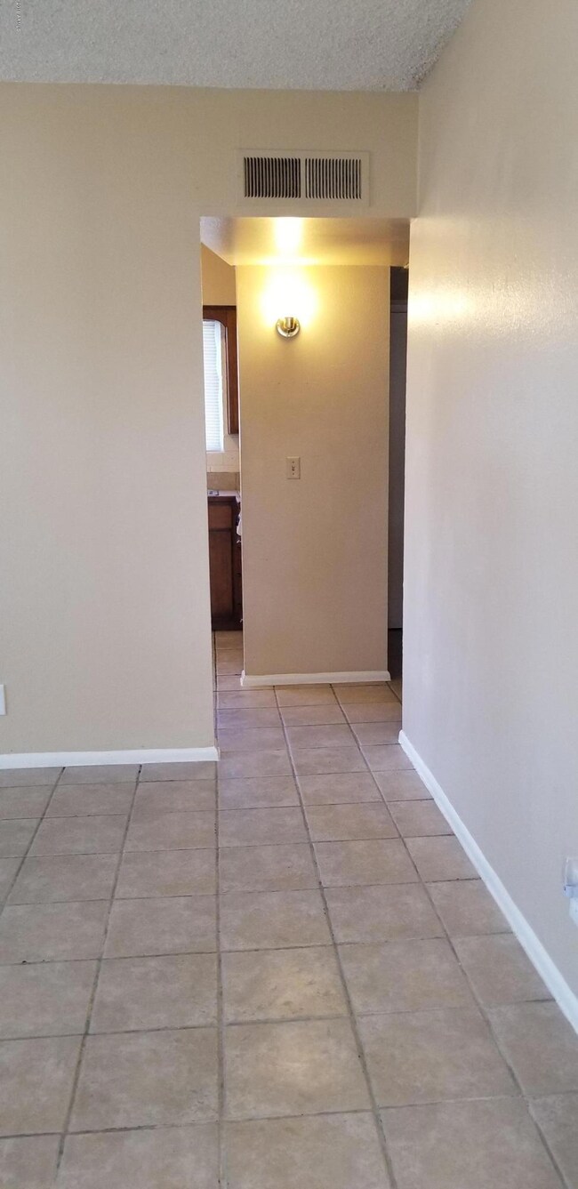 1141 N April Cir unit A, Mesa, AZ 85203 - photo 7