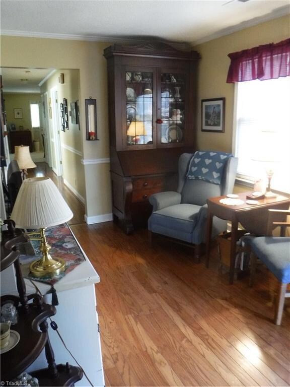 122 N Oakwood Dr, Statesville, NC 28677 - photo 7