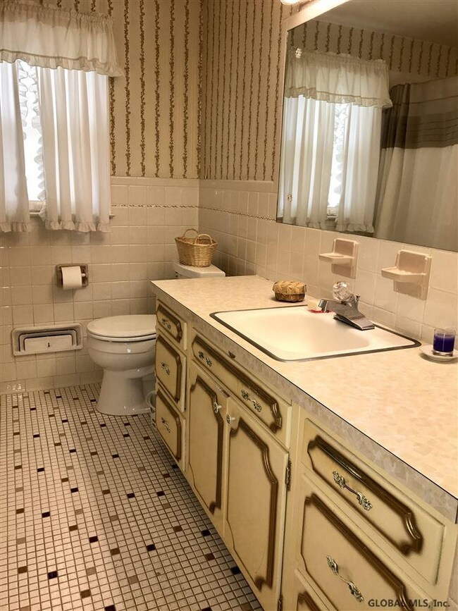 1271 Keyes Ave, Schenectady, NY 12309 - photo 6