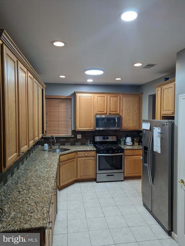 209 Morning Glory Dr, Monroe Township, NJ 08831 - photo 4