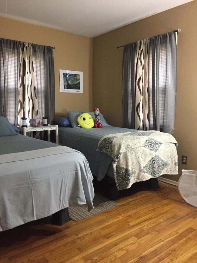 2nd bedroom