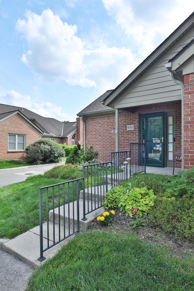 880-VillageBrookWay-05