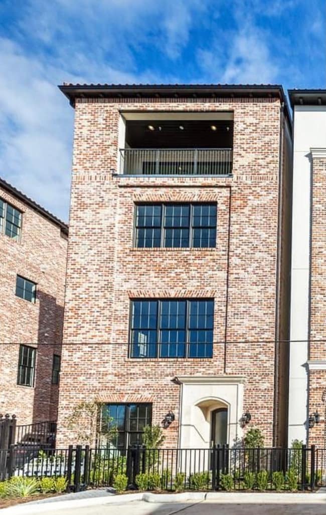 19 Robita St, Houston, TX 77019 - photo 2