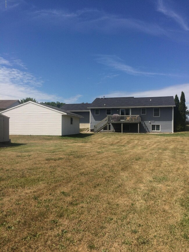 4351 Hickory View Ct, Moline, MI 49335 - photo 5