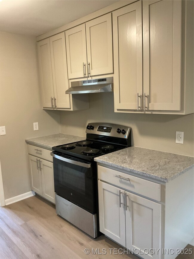 1809 E 2nd St unit 7, Tulsa, OK 74104 - photo 7