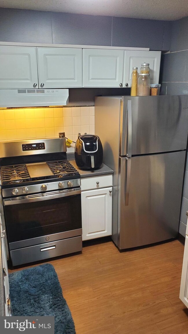 1822 Metzerott Rd unit 105, Adelphi, MD 20783 - photo 7