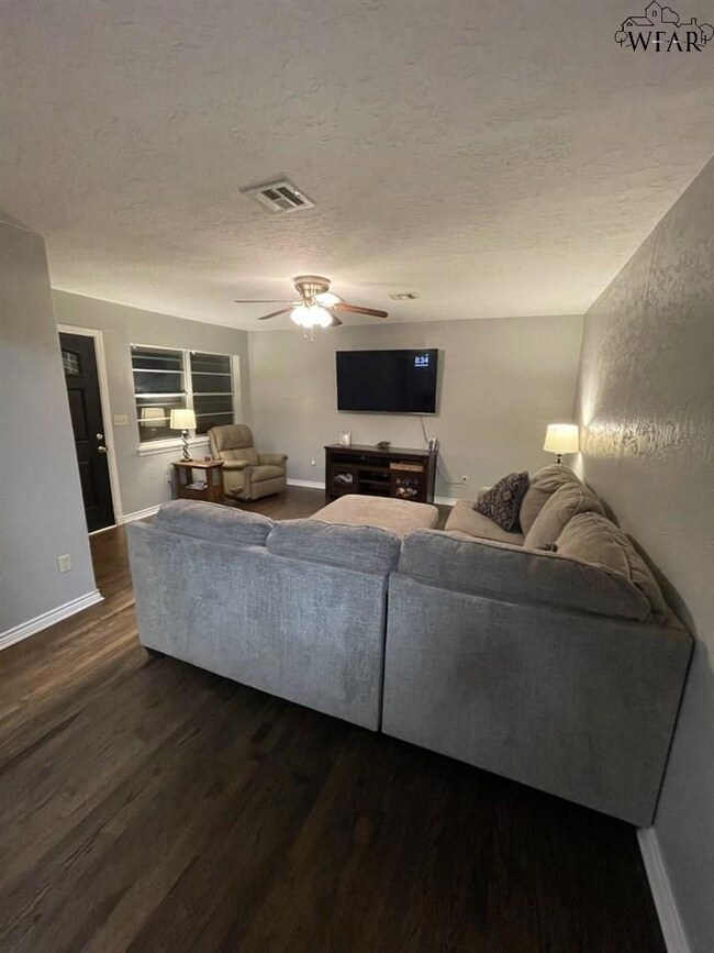 1544 Cynthia Ln, Wichita Falls, TX 76302 - photo 4