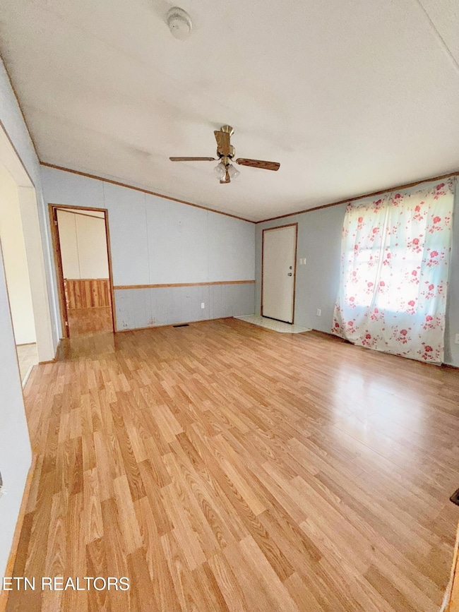 712 E Fir St, Lafollette, TN 37766 - photo 7