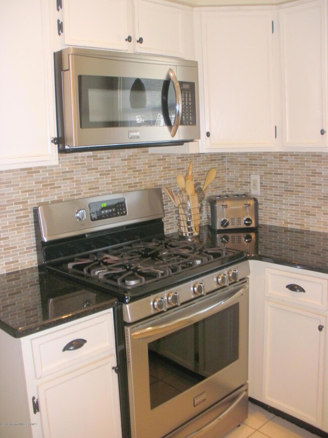 kitchen backsplash view