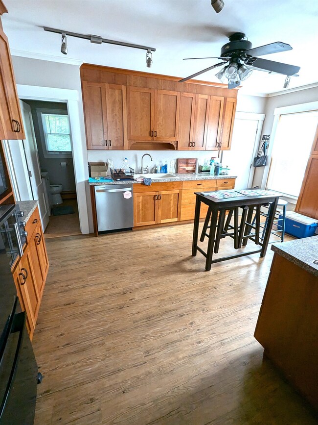 27 Dearborn St, Milford, NH 03055 - photo 5